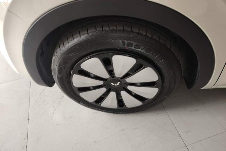 Used Wuling Bingo 2023 333 km Enjoyment Version Left Front Wheel Hub