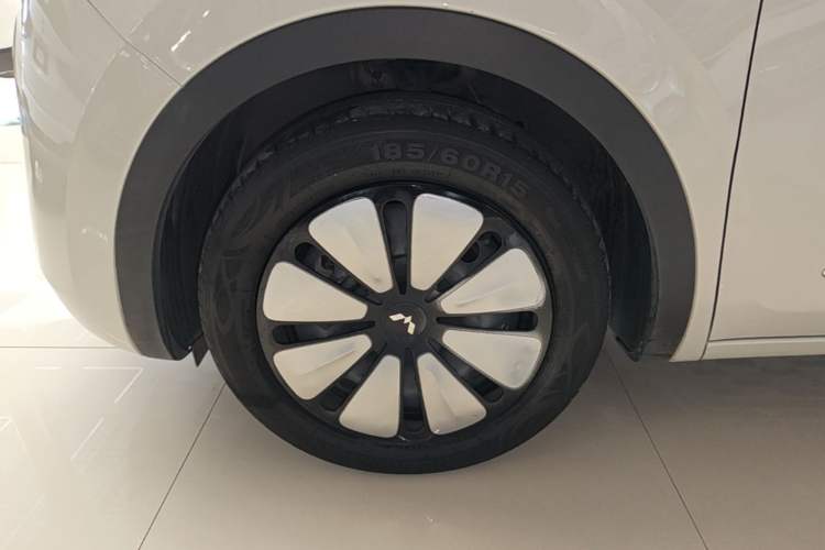 Used Wuling Bingo 2023 410 km Lingxi Deluxe Edition Left Front Wheel Hub