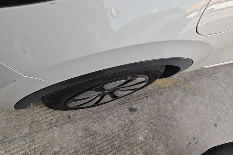 Used Wuling Bingo 2023 333 km Lingxi Connected Version Left Front Wheel Hub
