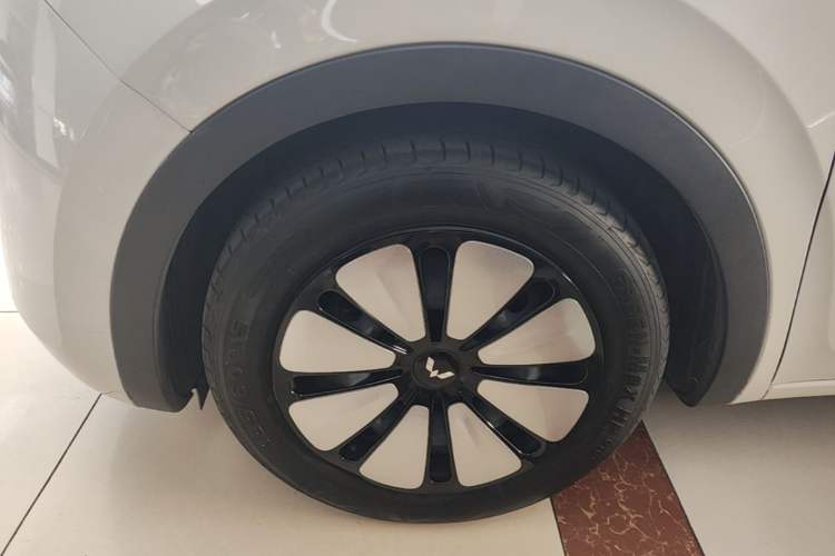 Used Wuling Bingo 2023 333 km Lingxi Connected Version Left Front Wheel Hub