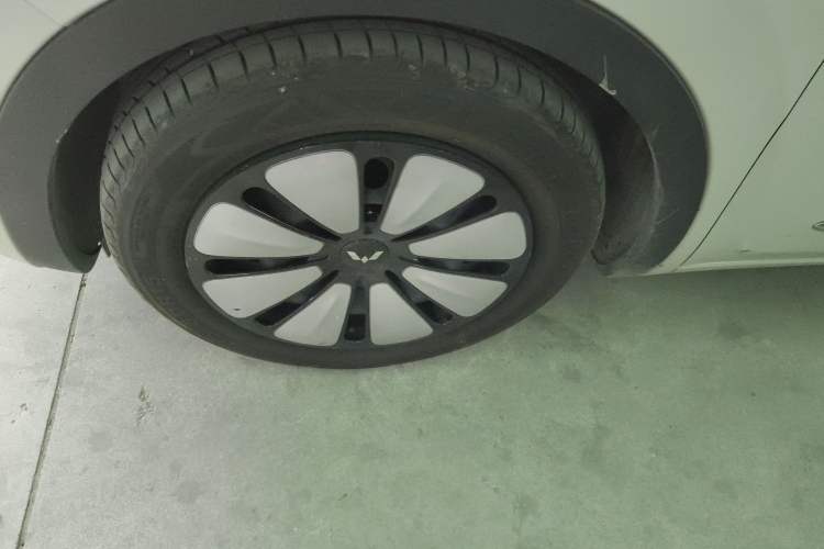 Used Wuling Bingo 2023 333 km Enjoyment Version Left Front Wheel Hub