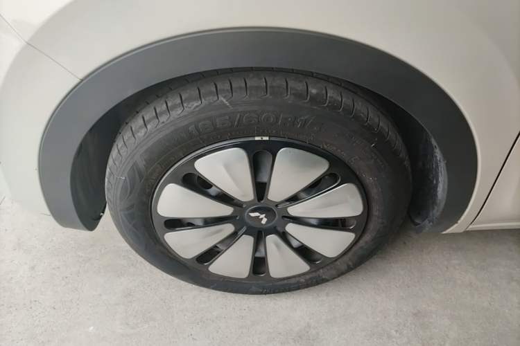 Used Wuling Bingo 2023 333 km Lingxi Connected Version Left Front Wheel Hub