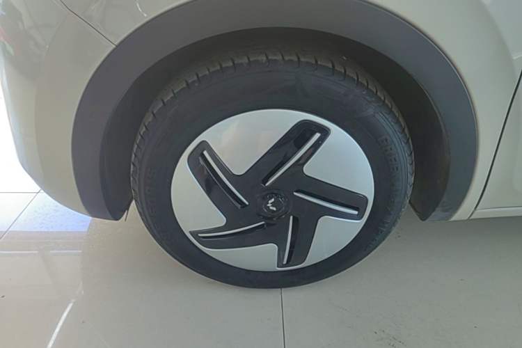 Used Wuling Bingo 2023 333 km Fast-Share Version Left Front Wheel Hub