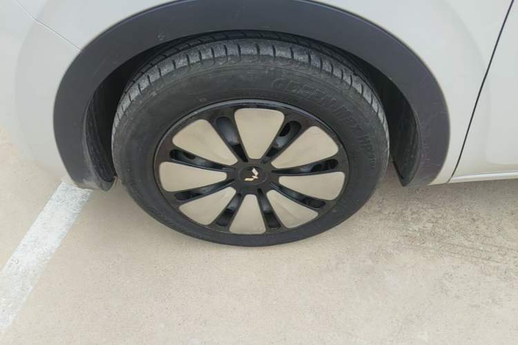 Used Wuling Bingo 2023 333 km Lingxi Connected Version Left Front Wheel Hub