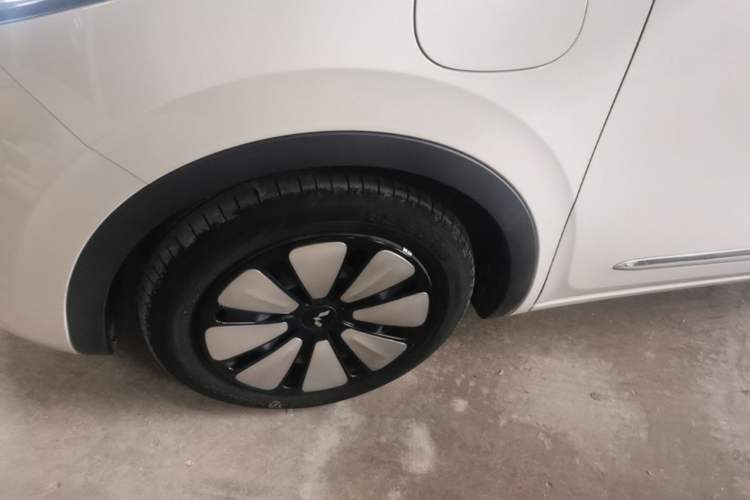Used Wuling Bingo 2023 333 km Enjoyment Version Left Front Wheel Hub