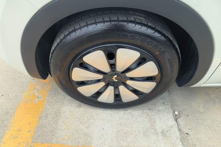 Used Wuling Bingo 2023 333 km Lingxi Connected+ Version Left Front Wheel Hub