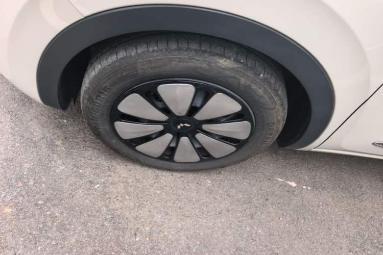 Used Wuling Bingo 2023 410 km Lingxi Deluxe Edition Left Front Wheel Hub