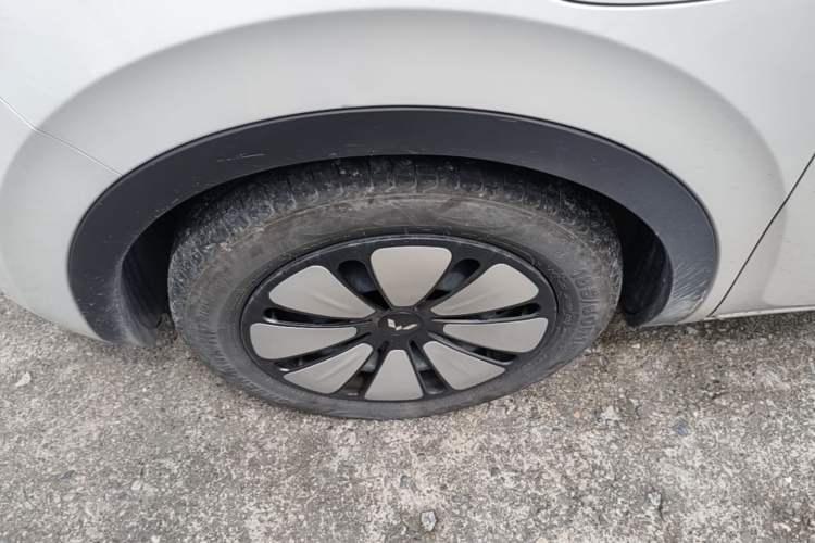 Used Wuling Bingo 2023 410 km Lingxi Deluxe Edition Left Front Wheel Hub