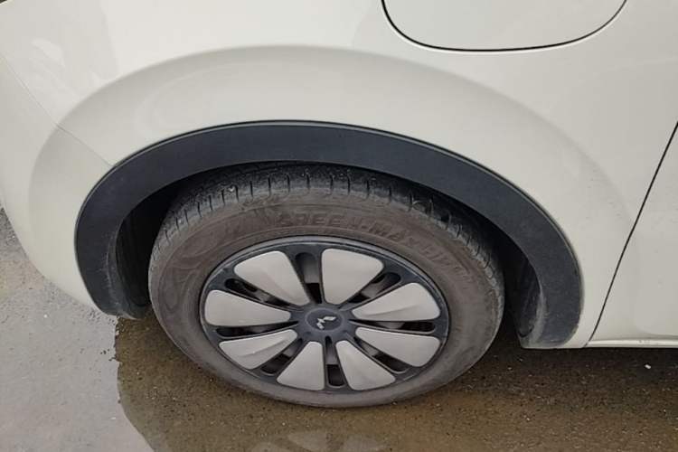 Used Wuling Bingo 2023 333 km Lingxi Connected+ Version Left Front Wheel Hub