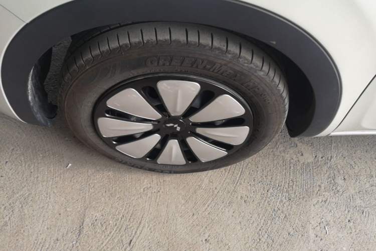 Used Wuling Bingo 2023 333 km Lingxi Connected+ Version Left Front Wheel Hub