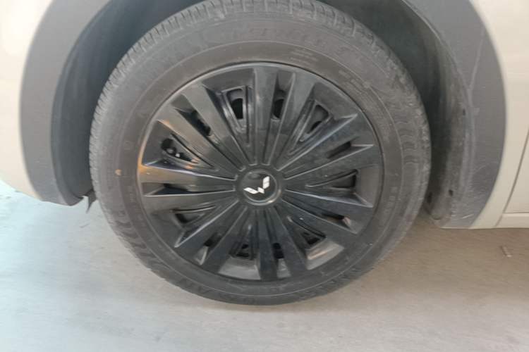 Used Wuling Bingo 2023 333 km Enjoyment Version Left Front Wheel Hub
