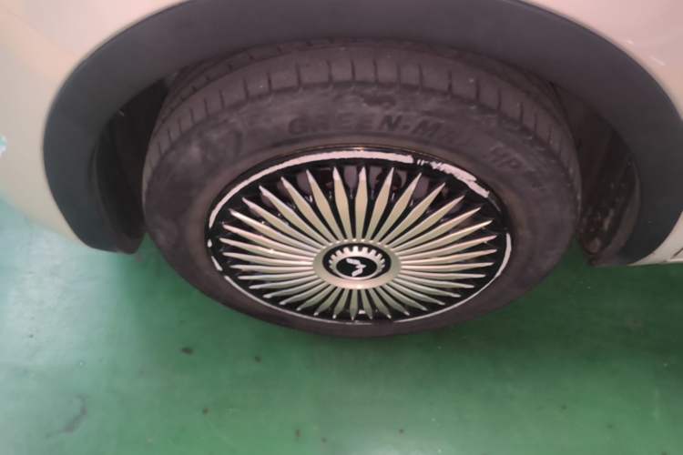 Used Wuling Bingo 2023 333 km Enjoyment Version Left Front Wheel Hub