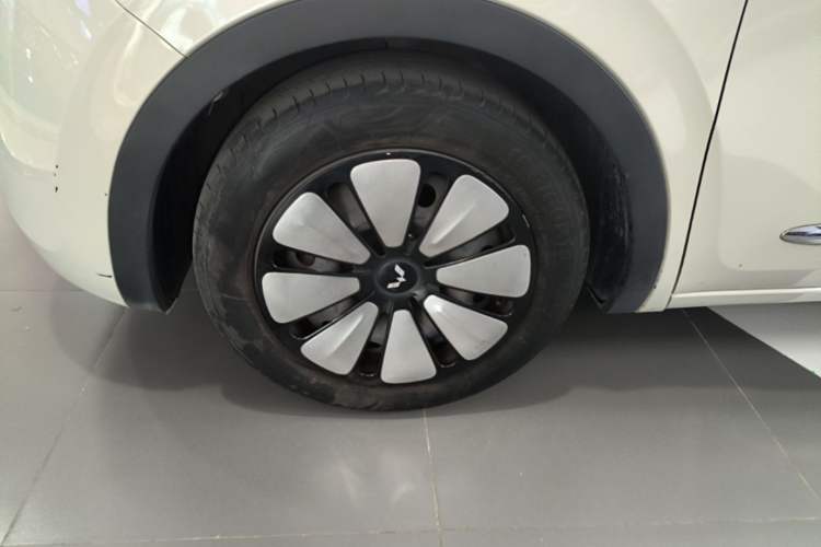 Used Wuling Bingo 2023 333 km Lingxi Connected Version Left Front Wheel Hub