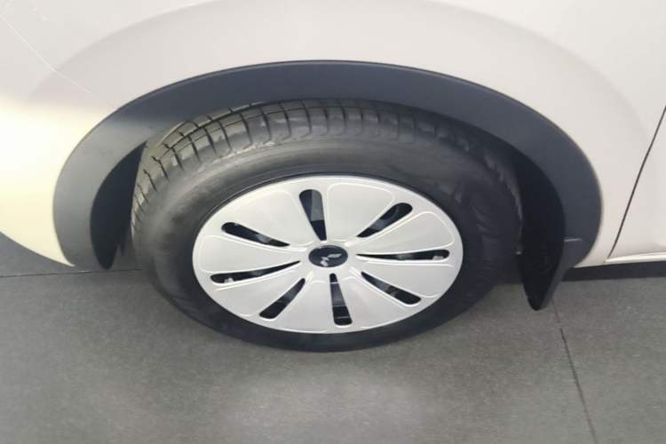 Used Wuling Bingo 2023 203km Light Edition Left Front Wheel Hub