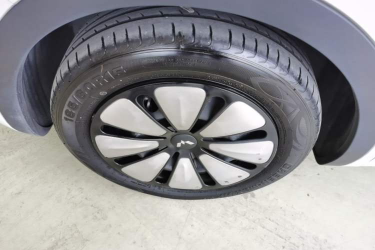 Used Wuling Bingo 2023 410 km Lingxi Deluxe Edition Left Front Wheel Hub