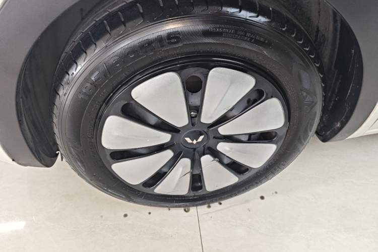Used Wuling Bingo 2023 333 km Enjoyment Version Left Front Wheel Hub