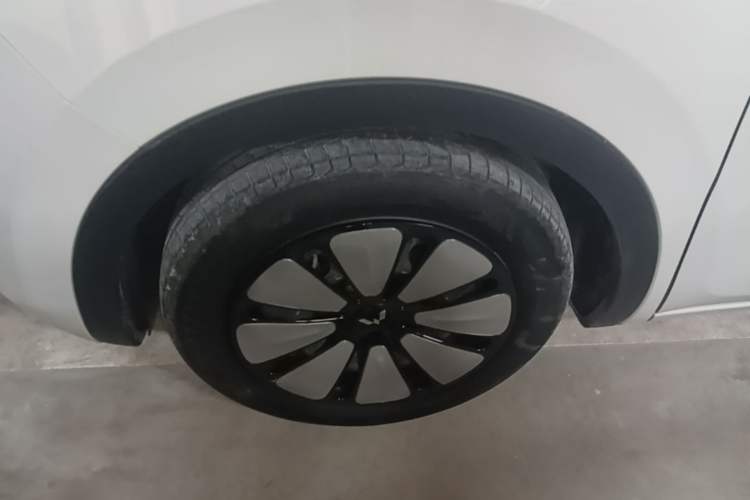 Used Wuling Bingo 2023 410 km Lingxi Deluxe Edition Left Front Wheel Hub