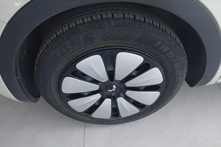 Used Wuling Bingo 2023 333 km Lingxi Connected+ Version Left Front Wheel Hub