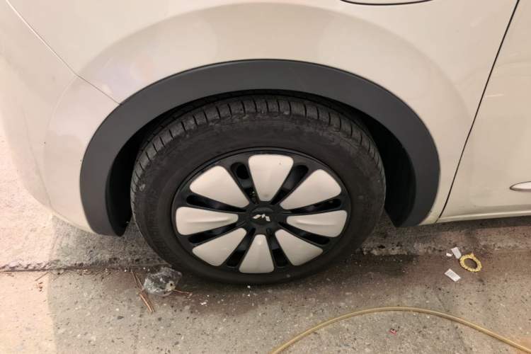 Used Wuling Bingo 2023 333 km Enjoyment Version Left Front Wheel Hub