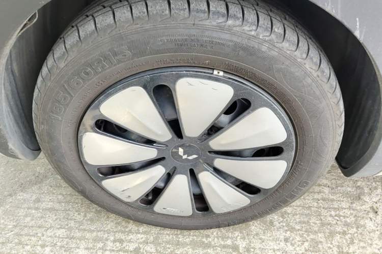 Used Wuling Bingo 2023 333 km Enjoyment Version Left Front Wheel Hub