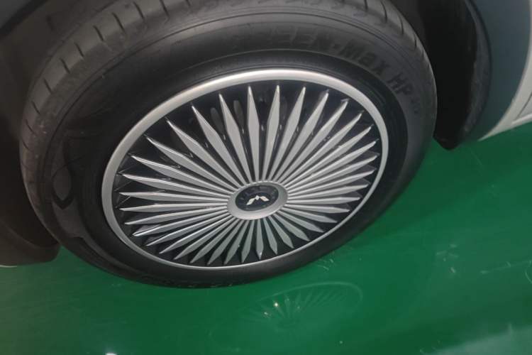 Used Wuling Bingo 2023 410 km Lingxi Deluxe Edition Left Front Wheel Hub
