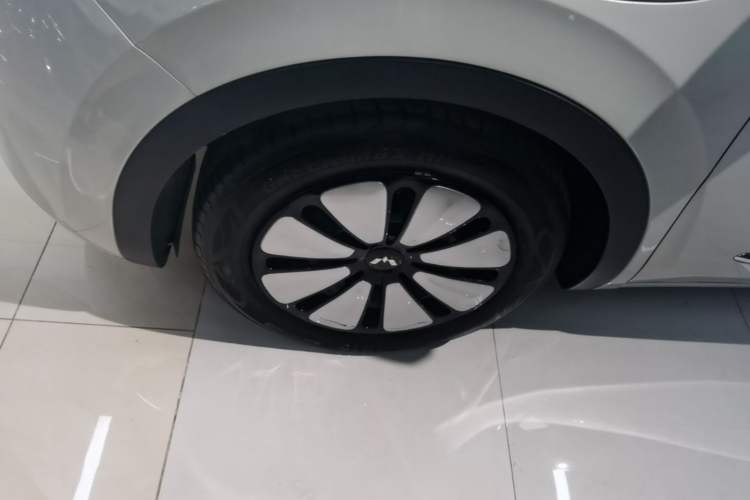 Used Wuling Bingo 2023 333 km Lingxi Connected Version Left Front Wheel Hub