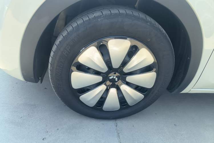 Used Wuling Bingo 2023 410 km Lingxi Deluxe Edition Left Front Wheel Hub