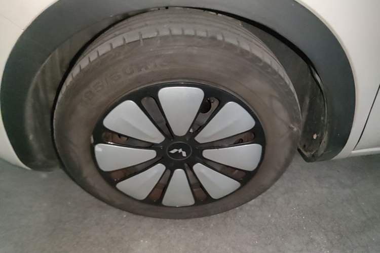 Used Wuling Bingo 2023 203km Comfort Edition Left Front Wheel Hub