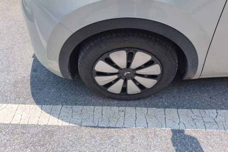 Used Wuling Bingo 2023 333 km Lingxi Connected Version Left Front Wheel Hub