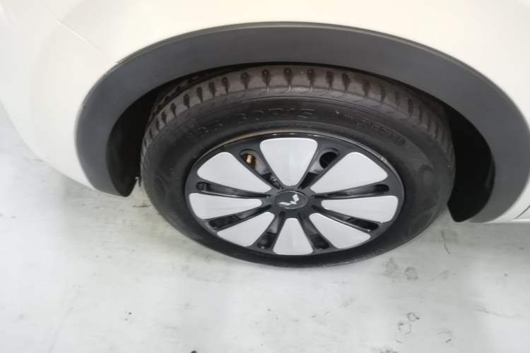 Used Wuling Bingo 2023 333 km Lingxi Connected+ Version Left Front Wheel Hub