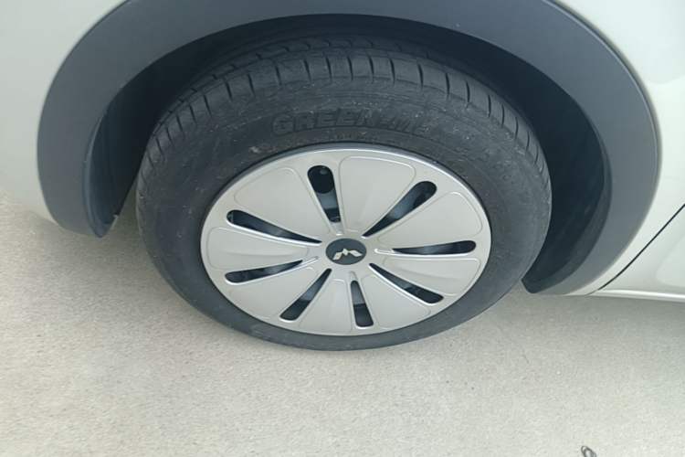 Used Wuling Bingo 2023 203km Light Edition Left Front Wheel Hub
