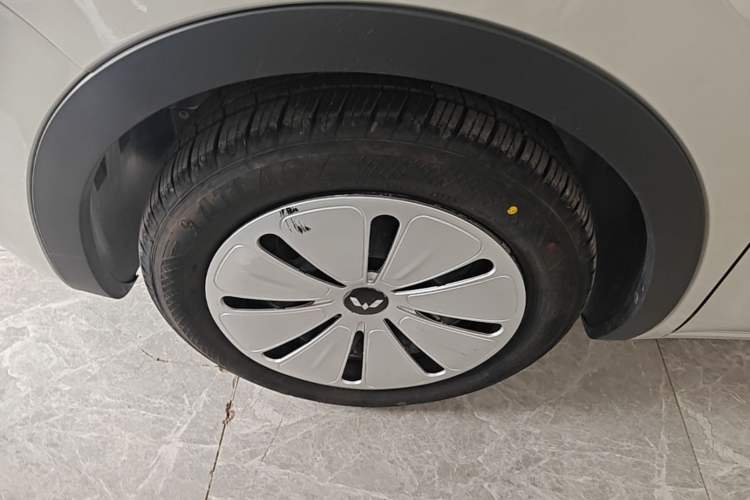 Used Wuling Bingo 2023 203km Light Edition Left Front Wheel Hub