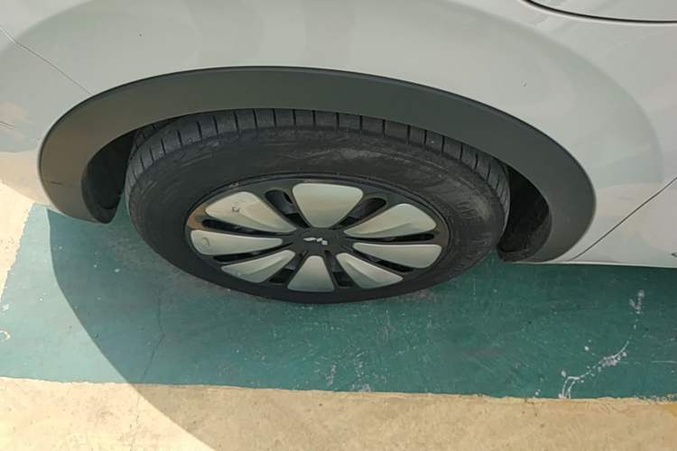 Used Wuling Bingo 2023 410 km Lingxi Deluxe Edition Left Front Wheel Hub