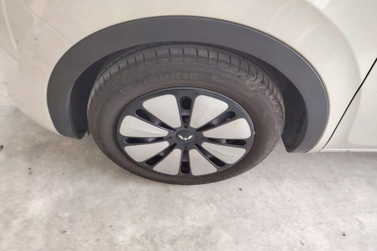 Used Wuling Bingo 2023 333 km Lingxi Connected+ Version Left Front Wheel Hub