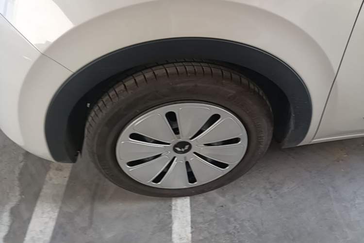 Used Wuling Bingo 2023 203km Light Edition Left Front Wheel Hub