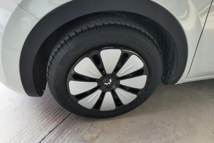 Used Wuling Bingo 2023 203km Light Edition Left Front Wheel Hub