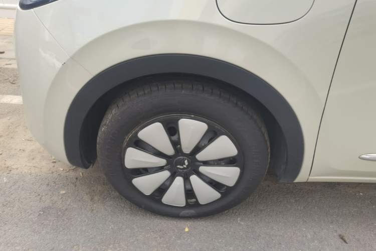 Used Wuling Bingo 2023 333 km Enjoyment Version Left Front Wheel Hub
