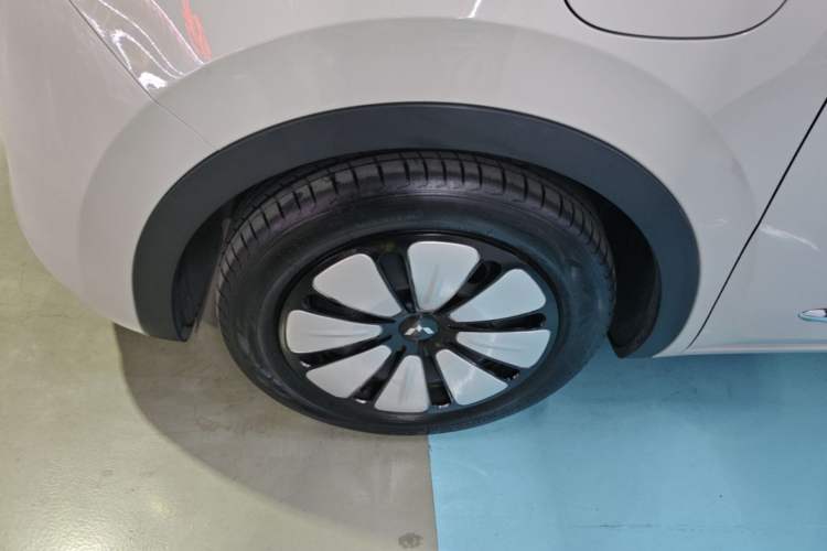 Used Wuling Bingo 2023 333 km Lingxi Connected Version Left Front Wheel Hub