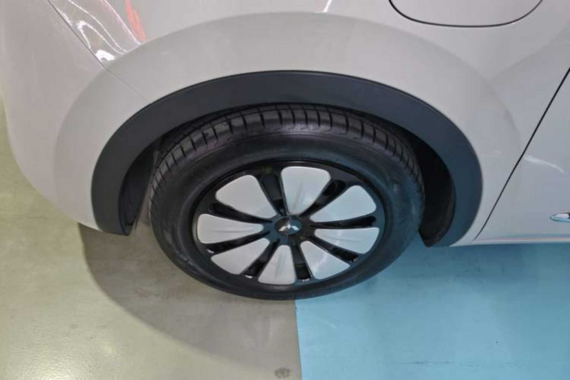 Used Wuling Bingo 2023 333 km Lingxi Connected Version Left Front Wheel Hub