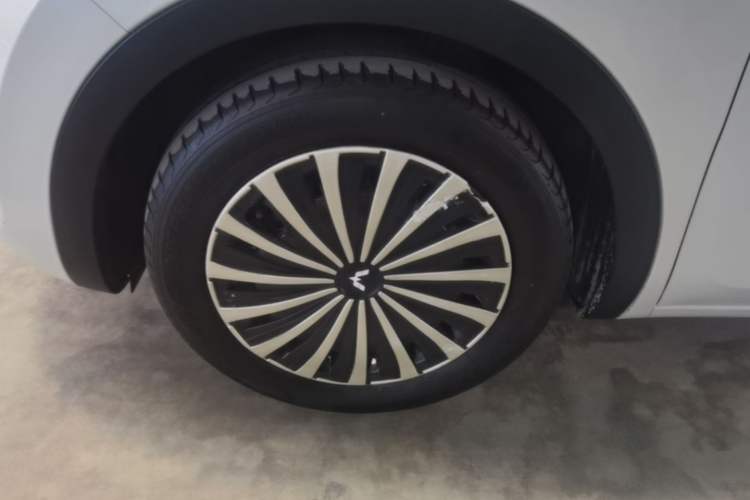 Used Wuling Bingo 2023 203km Light Edition Left Front Wheel Hub