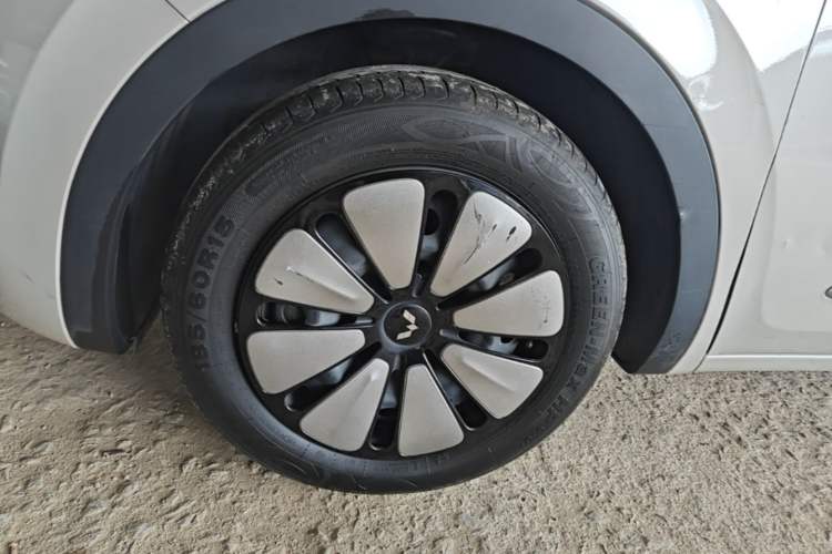Used Wuling Bingo 2023 410 km Lingxi Deluxe Edition Left Front Wheel Hub