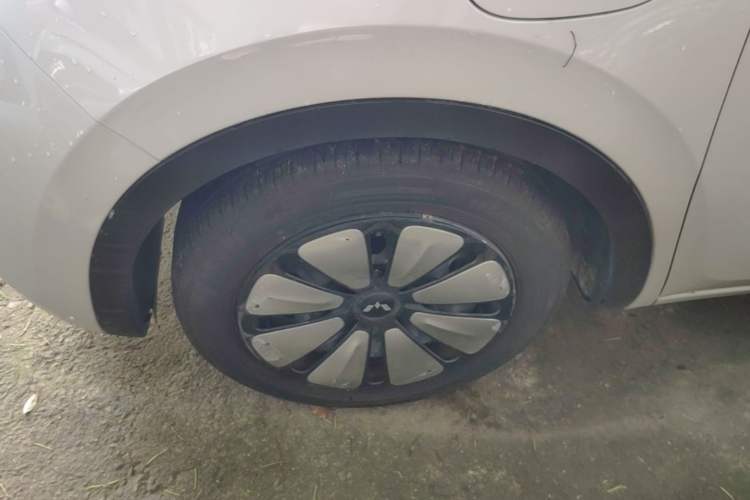Used Wuling Bingo 2023 333 km Enjoyment Version Left Front Wheel Hub