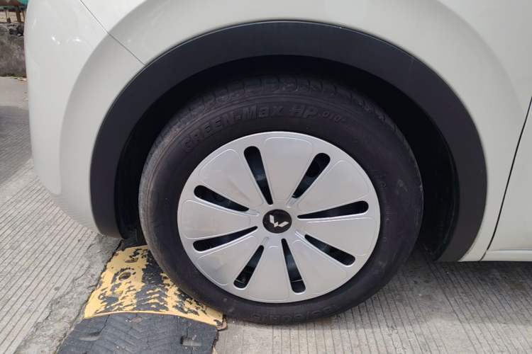 Used Wuling Bingo 2023 333 km Fast-Share Version Left Front Wheel Hub
