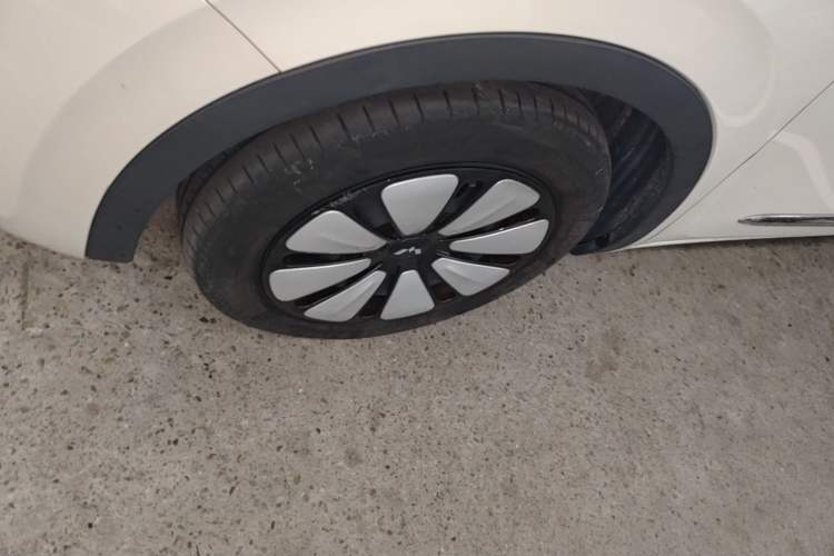 Used Wuling Bingo 2023 333 km Lingxi Connected Version Left Front Wheel Hub