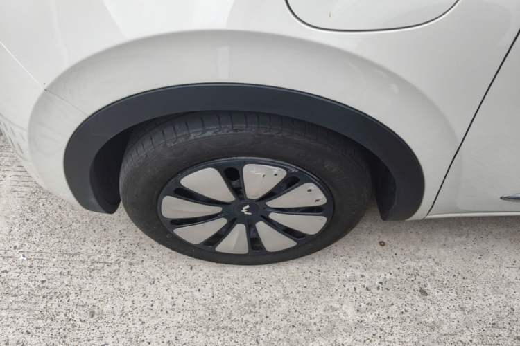 Used Wuling Bingo 2023 410 km Lingxi Deluxe Edition Left Front Wheel Hub