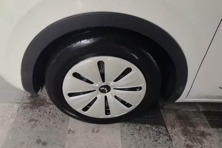 Used Wuling Bingo 2023 333 km Fast-Share Version Left Front Wheel Hub