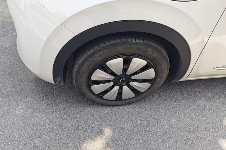 Used Wuling Bingo 2023 333 km Enjoyment Version Left Front Wheel Hub