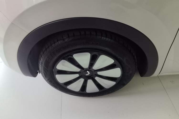 Used Wuling Bingo 2023 203km Comfort Edition Left Front Wheel Hub