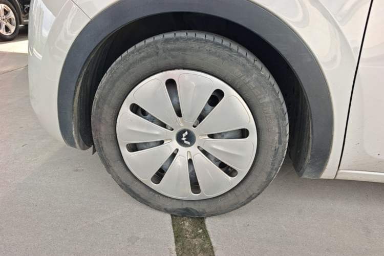 Used Wuling Bingo 2023 333 km Fast-Share Version Left Front Wheel Hub