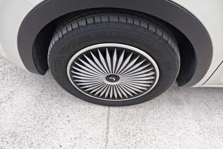 Used Wuling Bingo 2023 203km Light Edition Left Front Wheel Hub